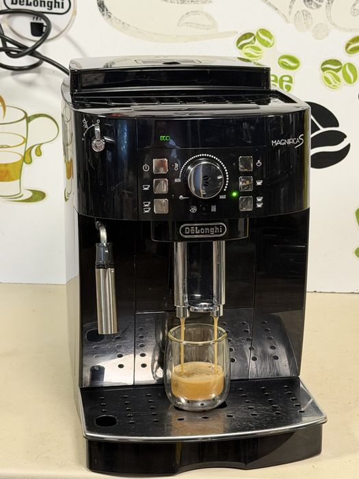 Кафемашина кафе автомат delonghi magnifica S с гаранция