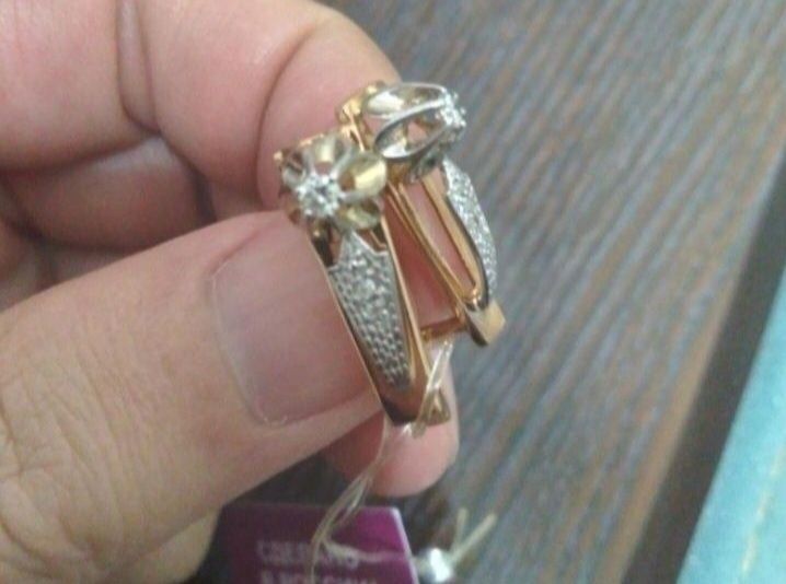 Продам золотые серьги с англиским замком.