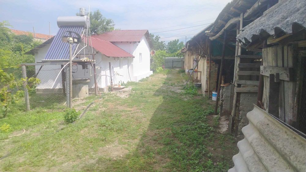 Particular casa la tara rustica 2100 mp, cu livadă, solar legume și utilitati - la aproximativ 60 km de București