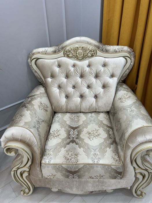 Диван и два кресла