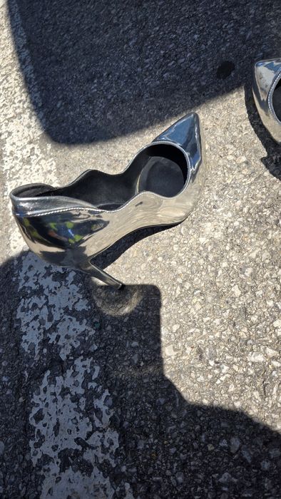 Обувки на висок ток