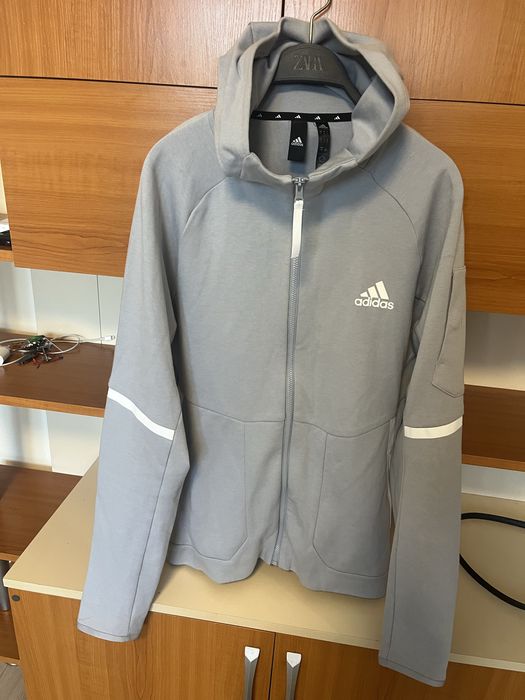 Суитчери - Adidas , Hugo . Нови и използвани .