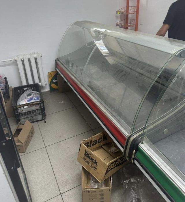 Продам 2 холодильника ветринные