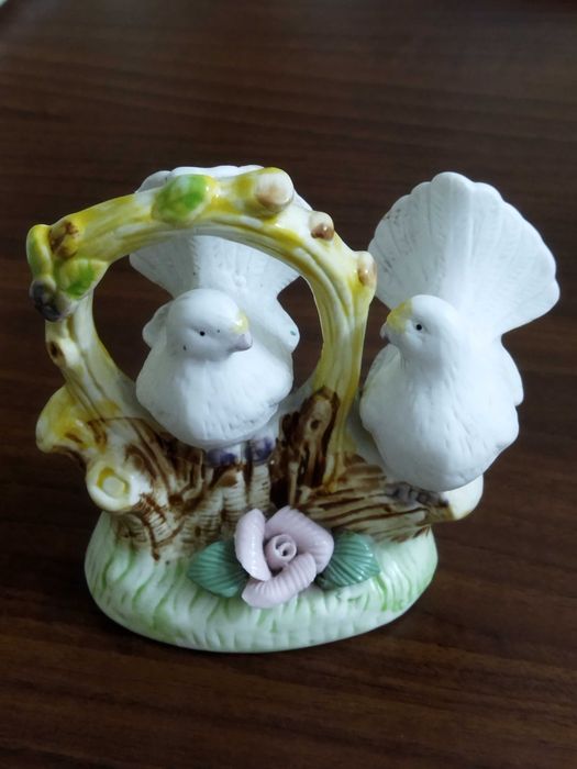 Статуэтка  голубики