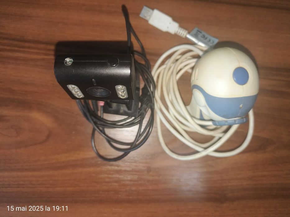 Vând două camere web desktop PK-333MB și DC-212C