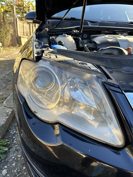 Фарове Hella Passat b6