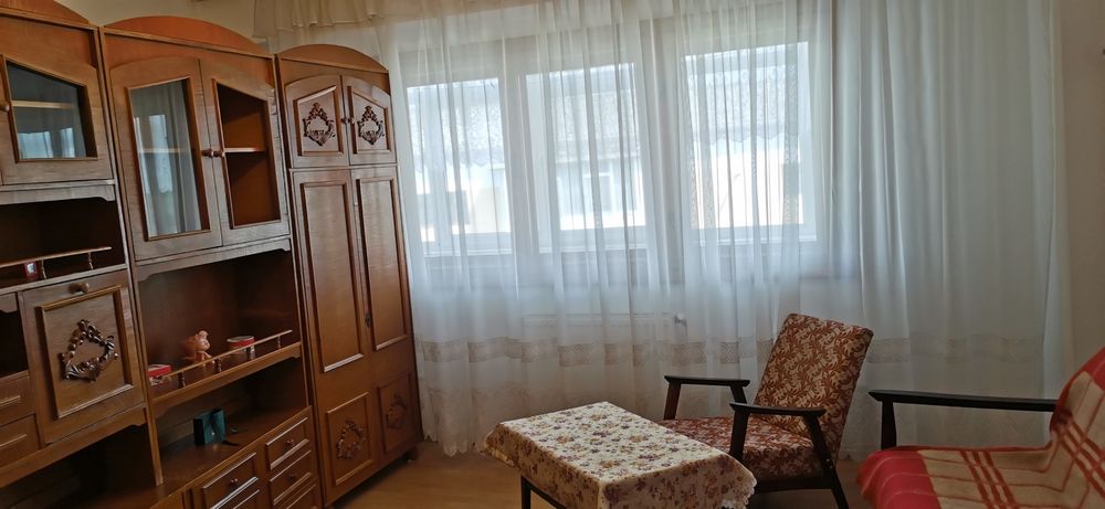De închiriat apartament 3 camere