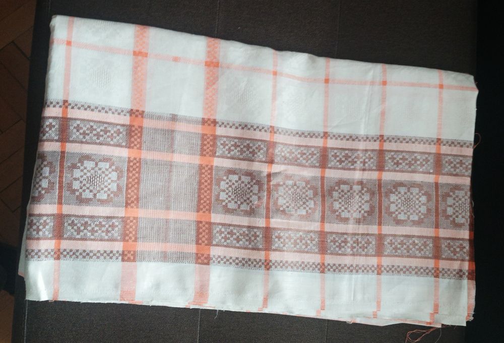 Продавам платове за покривка за маса