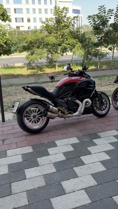 Motosikl ducati diavel