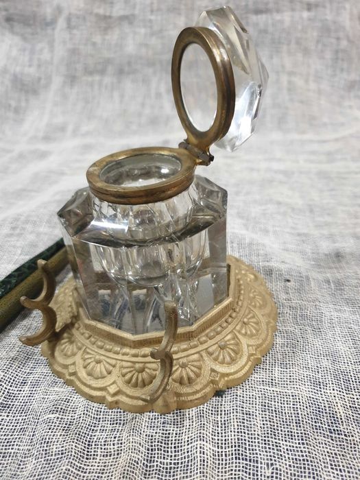 Старинна мастилница и Винтидж нож,гилотина RAADVAD