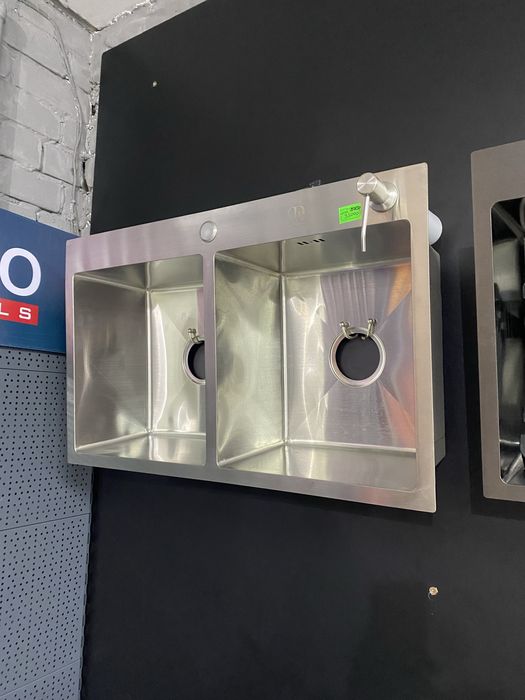 Продам мойки и унитаз все новое