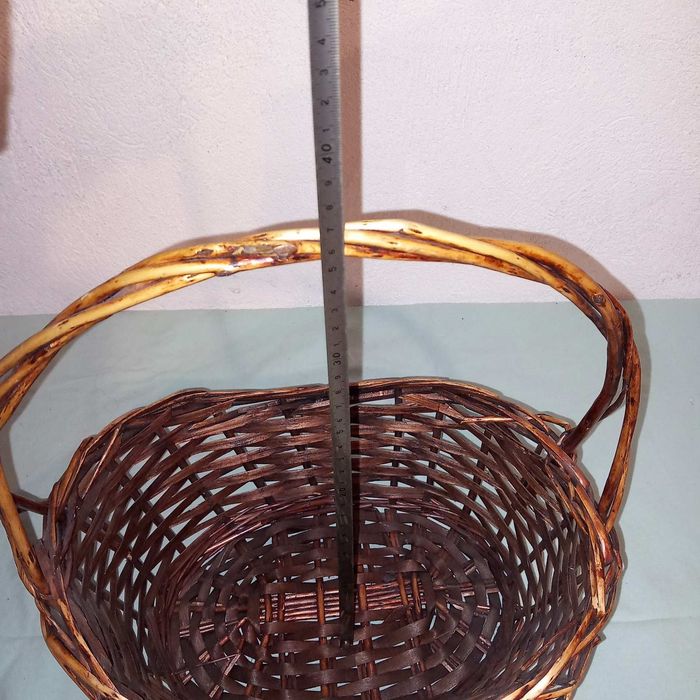 Плетена кошница ретро