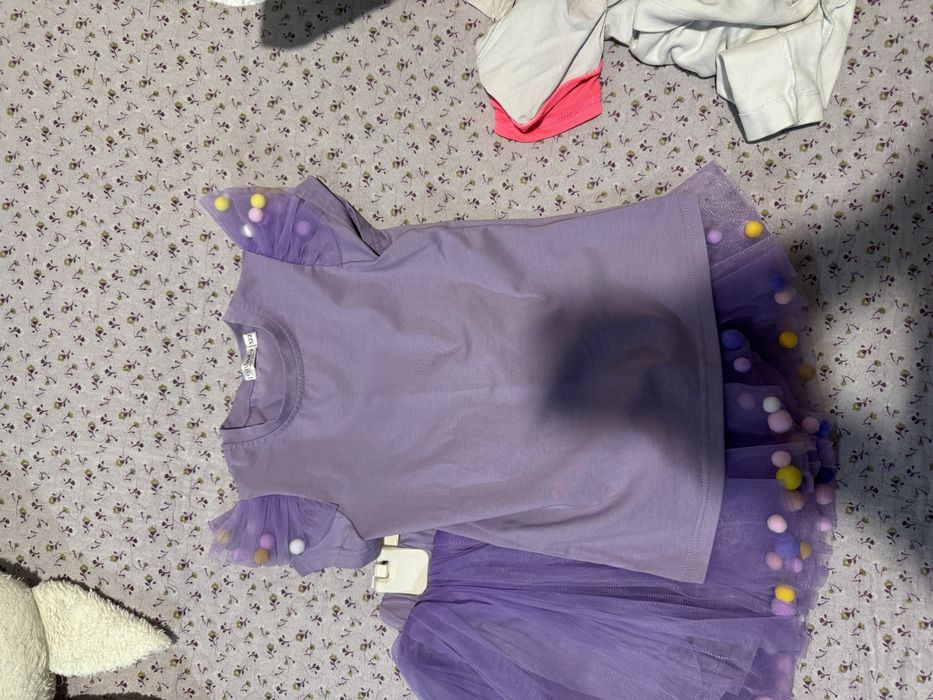 Продам платья для девочки на  3-4 года