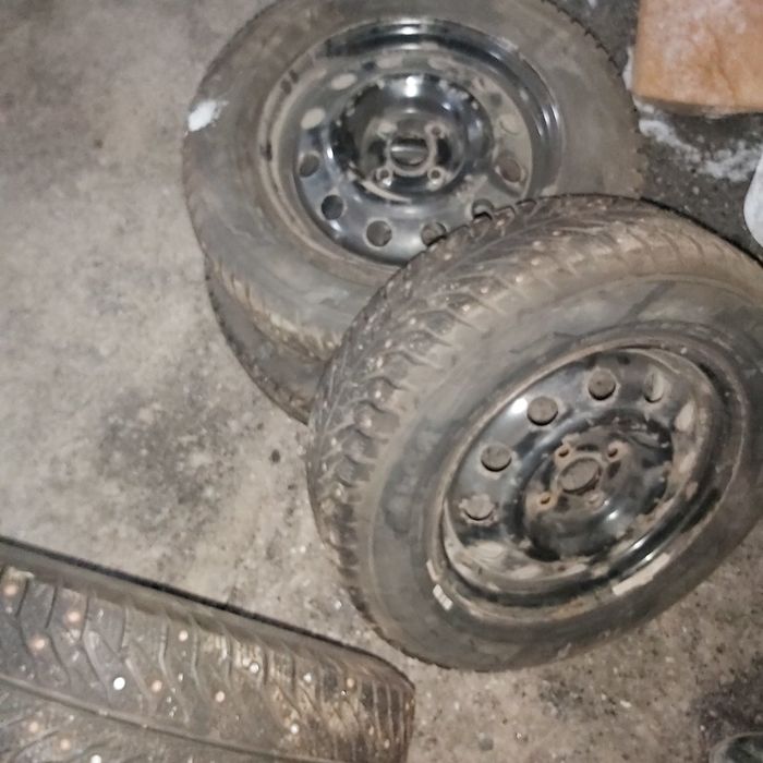 Продаю зимние шины с дисками. В отличном состоянии.