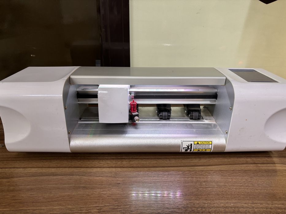 Плоттер для защитной пленки на телефон