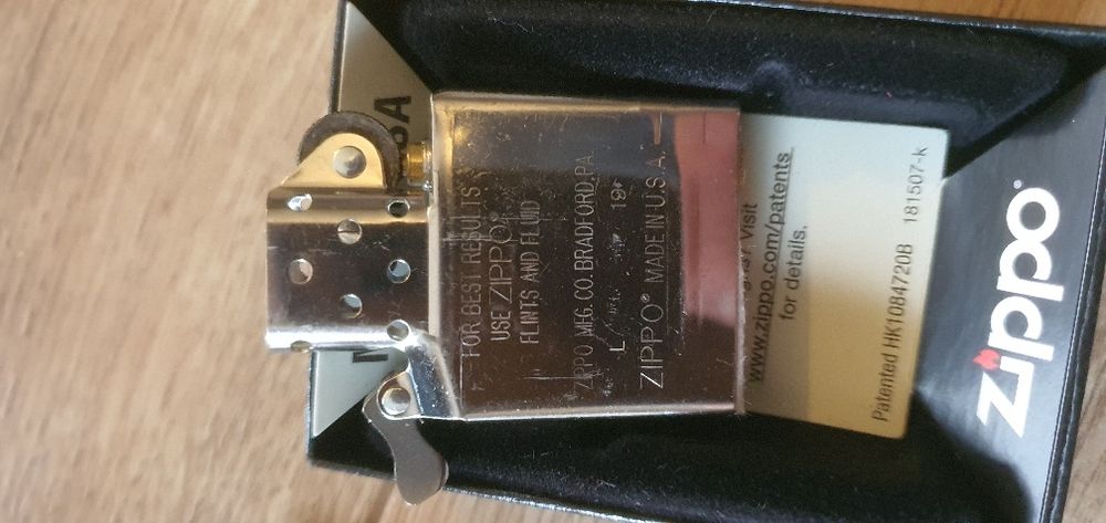 Zippo noua in cutie