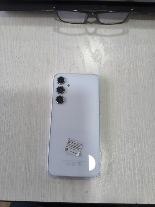 Самсуг А 35 8/128