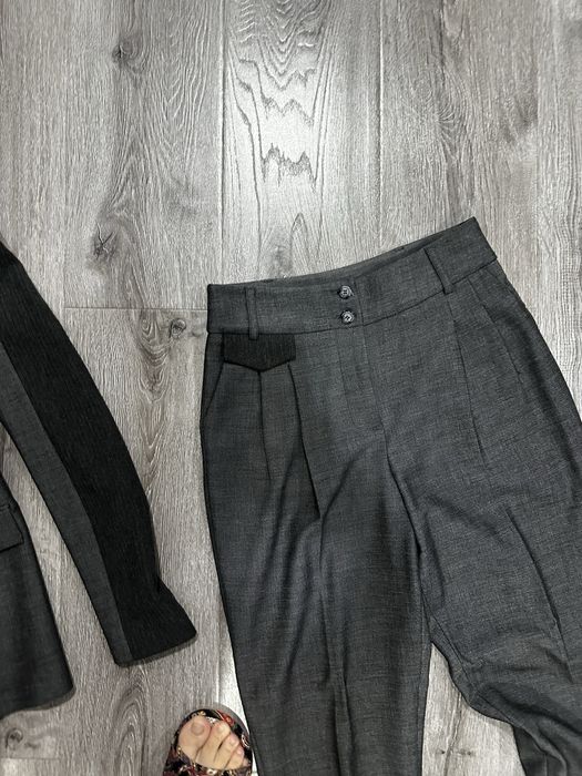 Женский брючный костюм