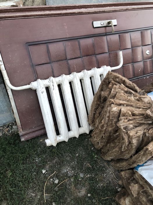 Продам чугунную батарею