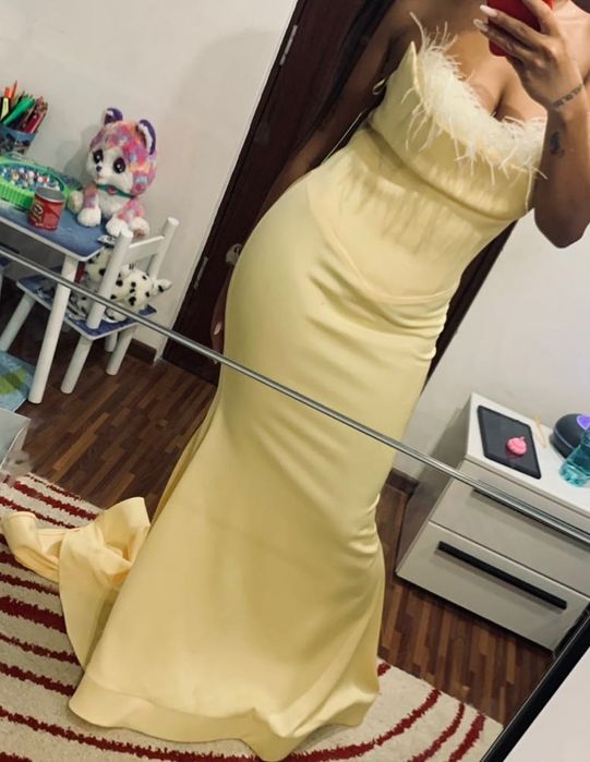 Rochie de seara tip sirena cu pene