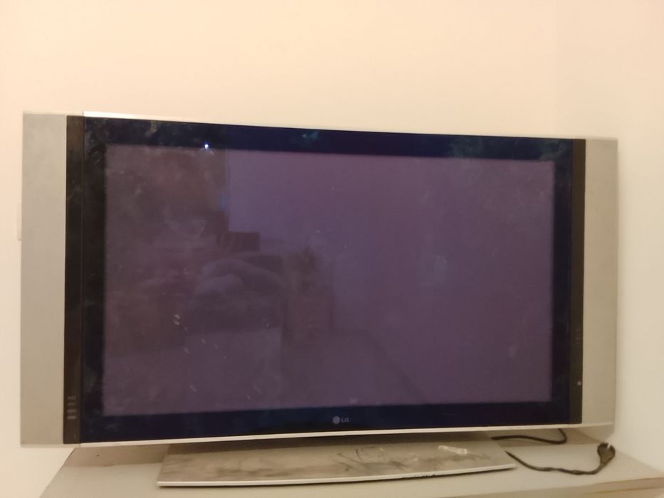 Продам телевизор Lg рабочий за 8000