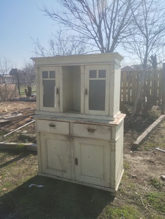 Mobila veche...stare cam reaua