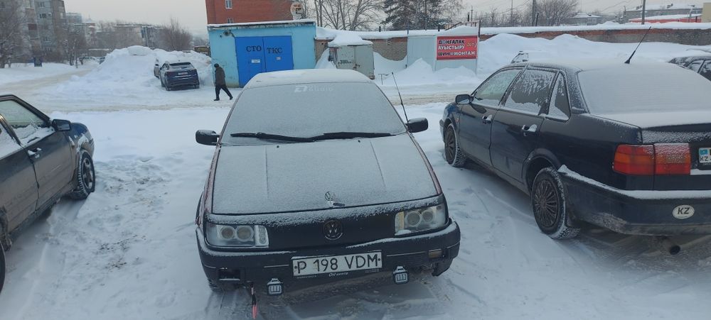 VW Passat B3 седан
