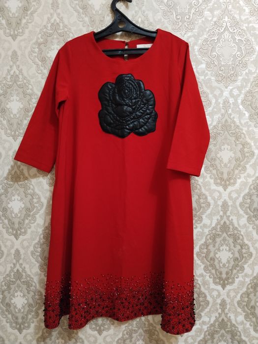 Женская одежда платье и костьюм