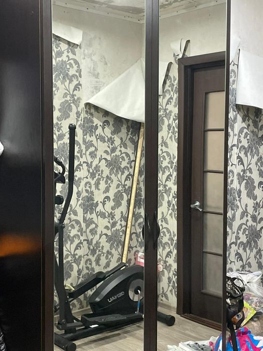 Продам прихожую с пуфиком.