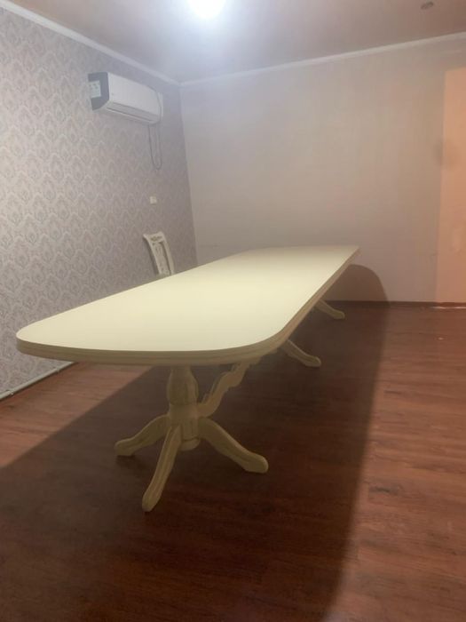 Продается стол для гостинный