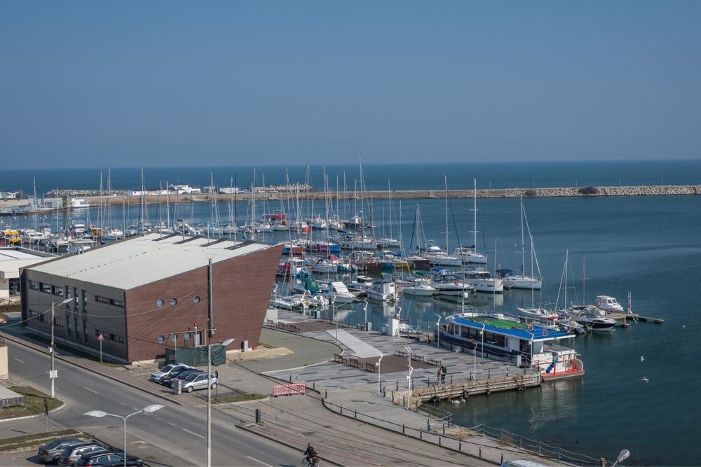 Apartament 2 camere vedere spre mare in portul Mangalia