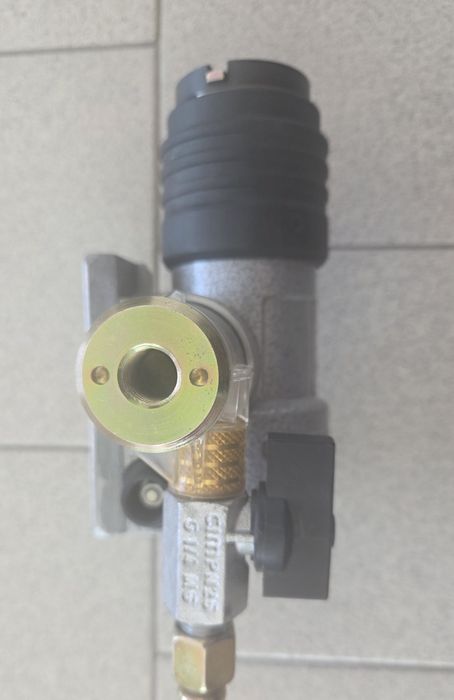 Mandrina Carota Bosch Avem si Masina Karotat Bormasina Carota  Bosch GDB 1600 DE  NOUA  PRODUS  PROFESIONAL. Vindem si 3 Carote Noi de 67, 82, 87