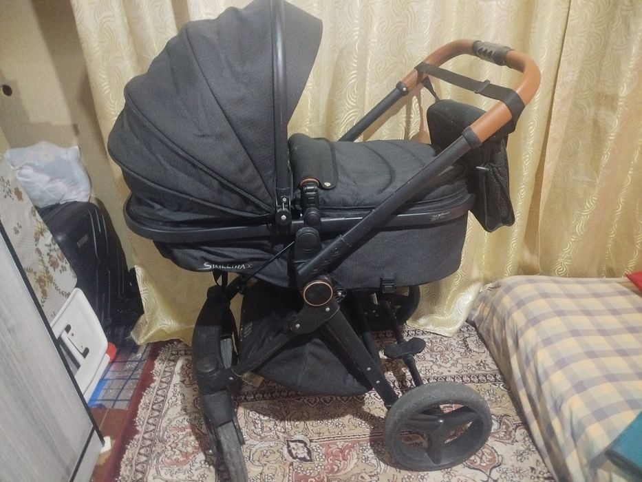 Коляска сотилади