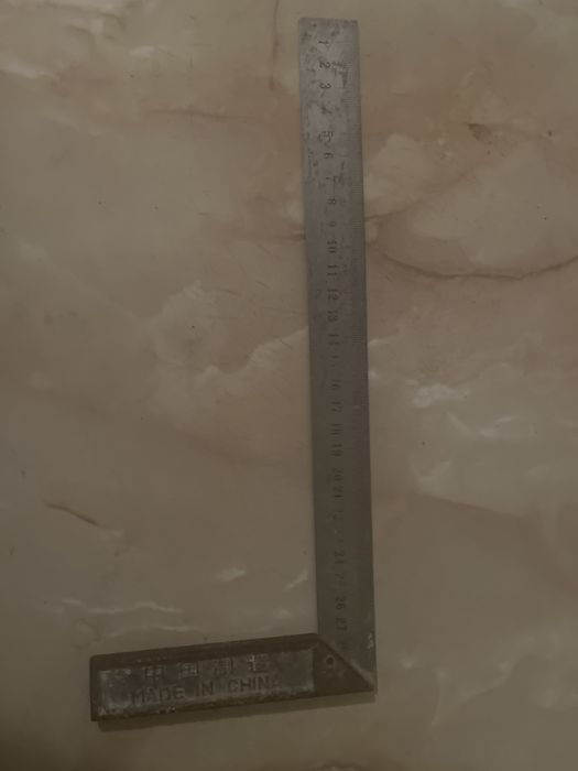 Металлический уголок