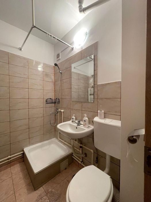 Închiriez garsoniera
