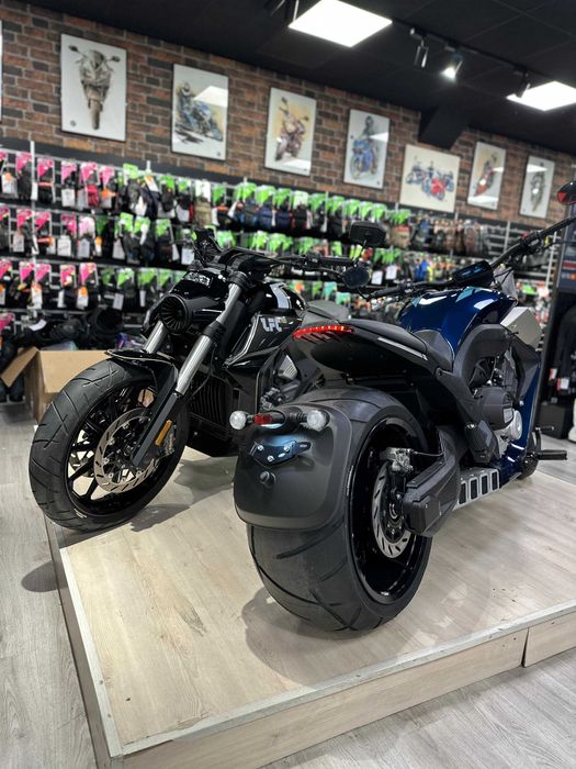 Motocicleta Benda LFC 700 (676cc, 80cp, 4T-4 in linie, roata  310mm)