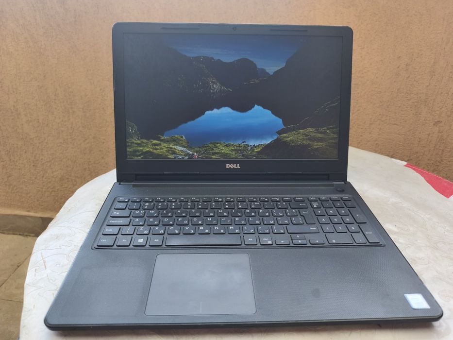 Лаптоп Dell Vostro 15 3000 Series