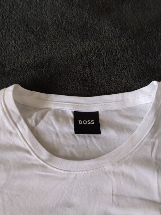 BOSS set 2 tricouri bărbătești slim fit albe cu logo mic pe braț mărimea L noi originale