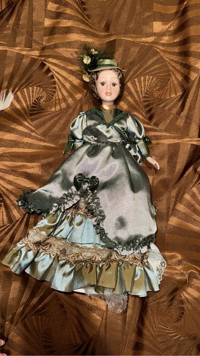 Продам фарфоровые  куклы