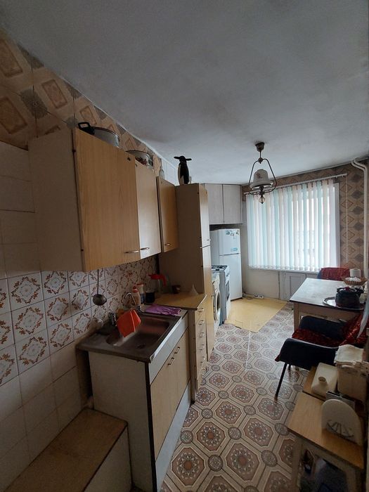 Продаётся 4 комнатная квартира.