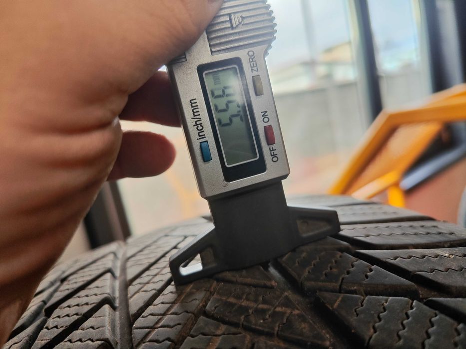 2бр.зимни гуми 225/60/17 Bridgestone