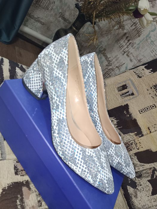 Новые женские туфли