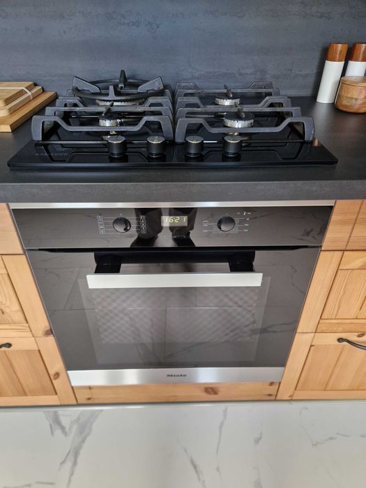 Фурна за вграждане Miele H2663B