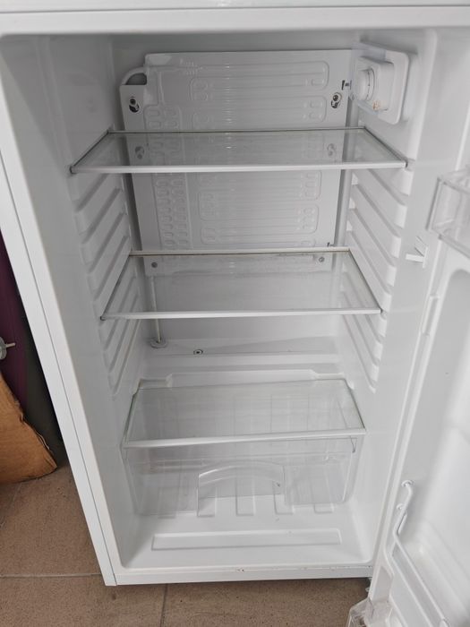 Frigider cu o usa Arctic capacitate mică, 120 l, Clasa E, H 84 cm, Al