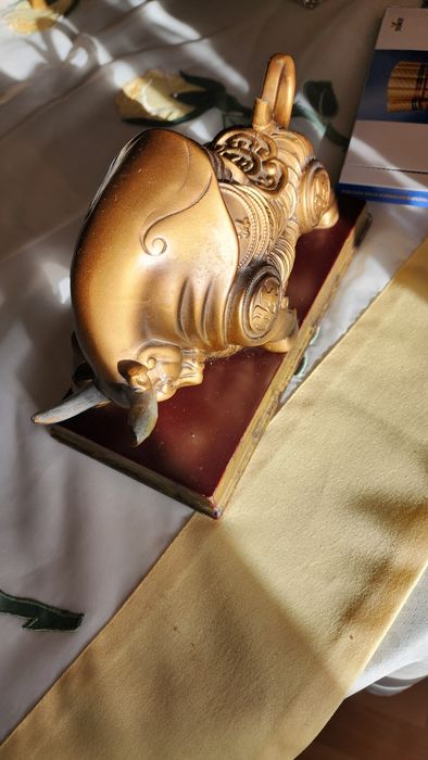 Денежный Бык из дерева