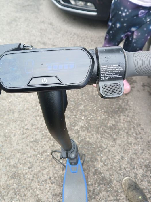 Vând trotineta electrica copii