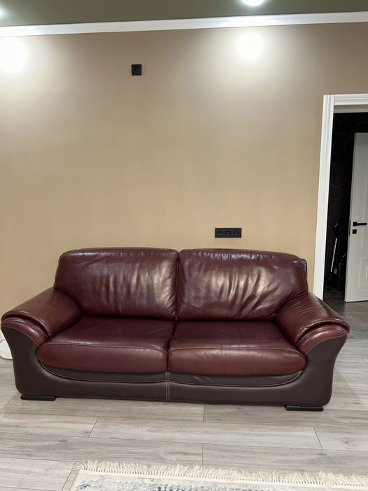 Продам натуральные кожаные диваны