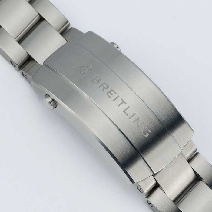 Breitling Avenger B01 Chronograph 44 AB0147 - Коледна промоция!