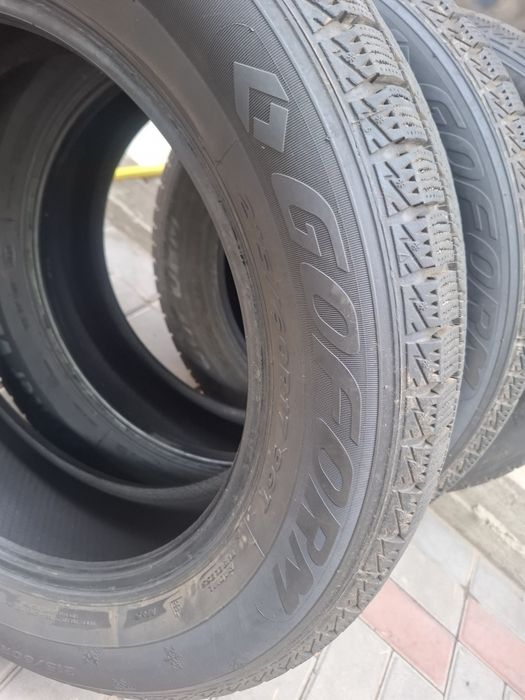 Продам зимние шины 215/65/17
