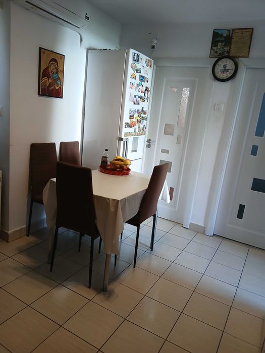 Apartament 3 camere de vinzare